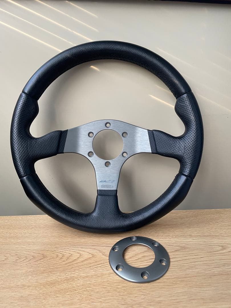 MOMO race 32πモモステアリングハンドル