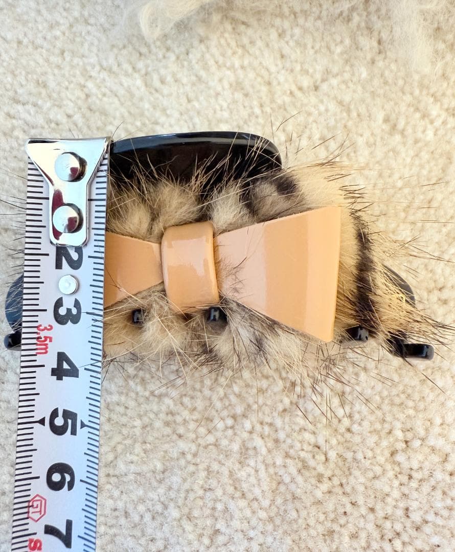 アレクサンドル ドゥ パリ ファー×リボンデザインのヘアクリップ