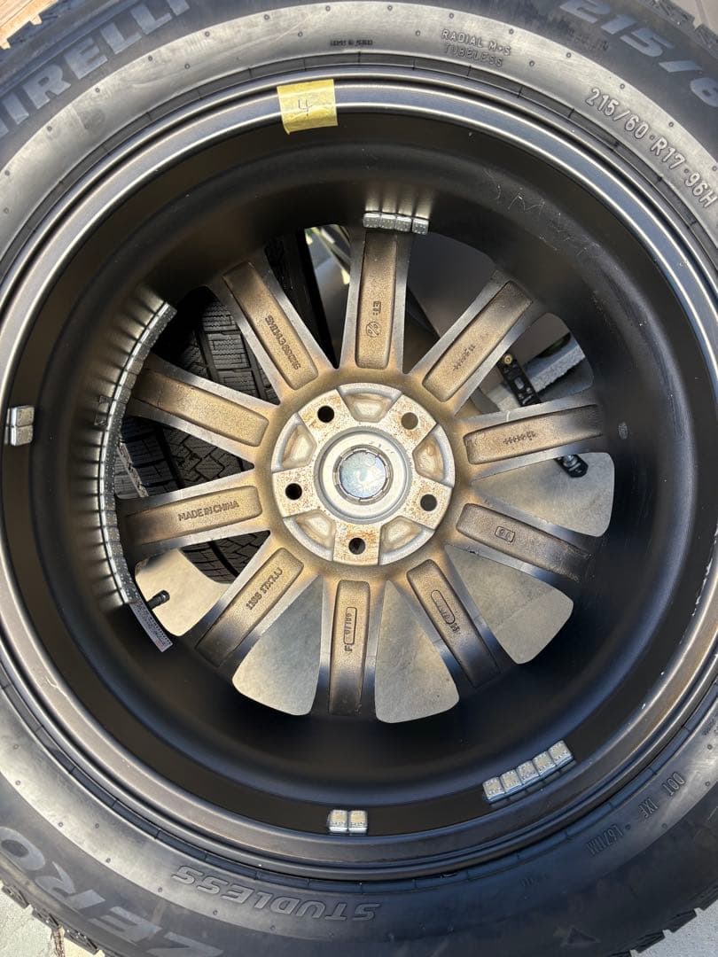 Pirelli 215/60 R17 スタッドレスタイヤホイールセット