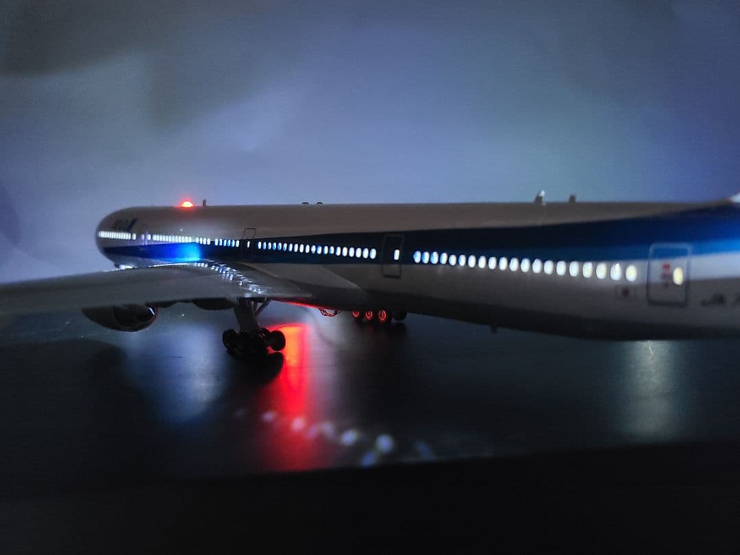 ANA BOEING 777-300 LED 仕様完成品