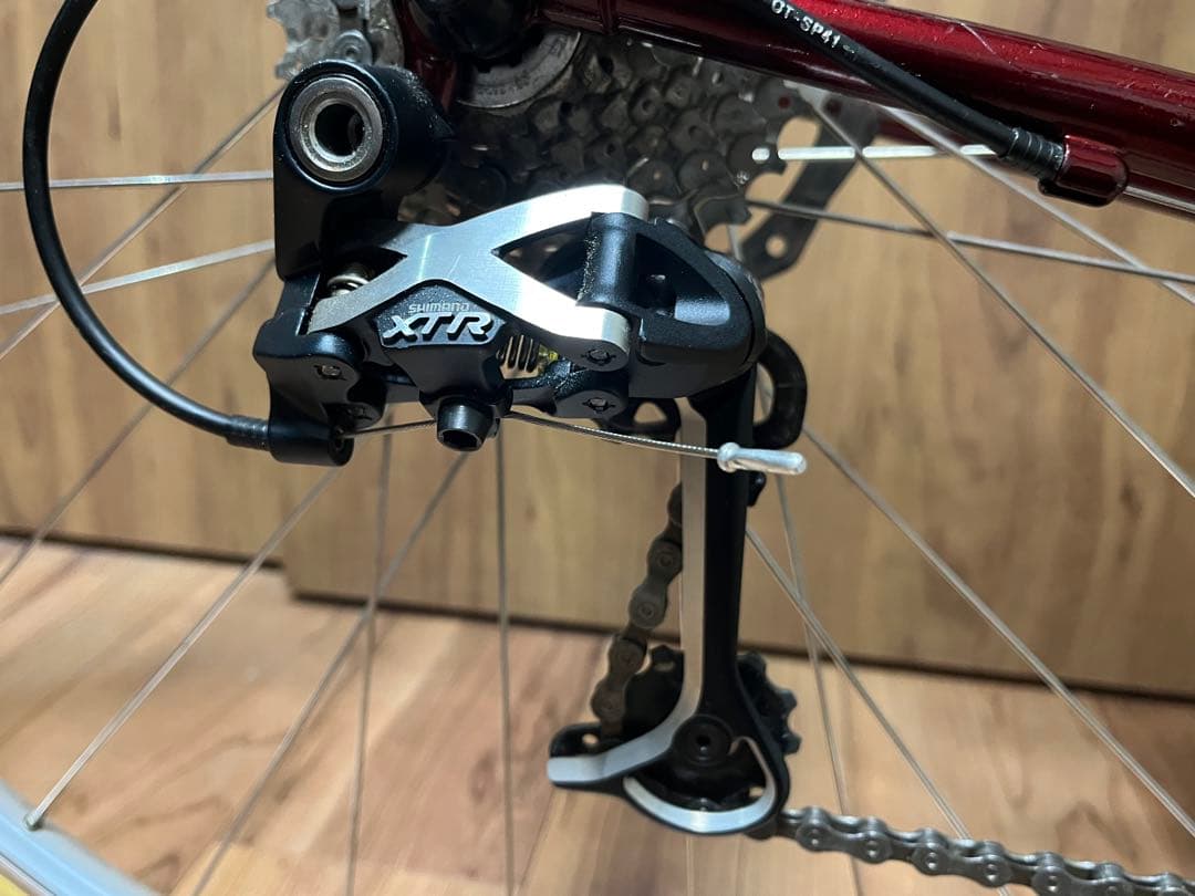 700cクロスバイク 3×9速 オートテールライト