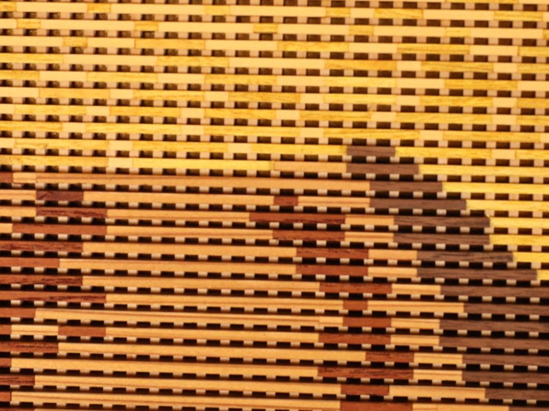 【真作】　BK277　塩澤正信 「 赤富士 」　組子工芸　希少木　黄布　タトウ