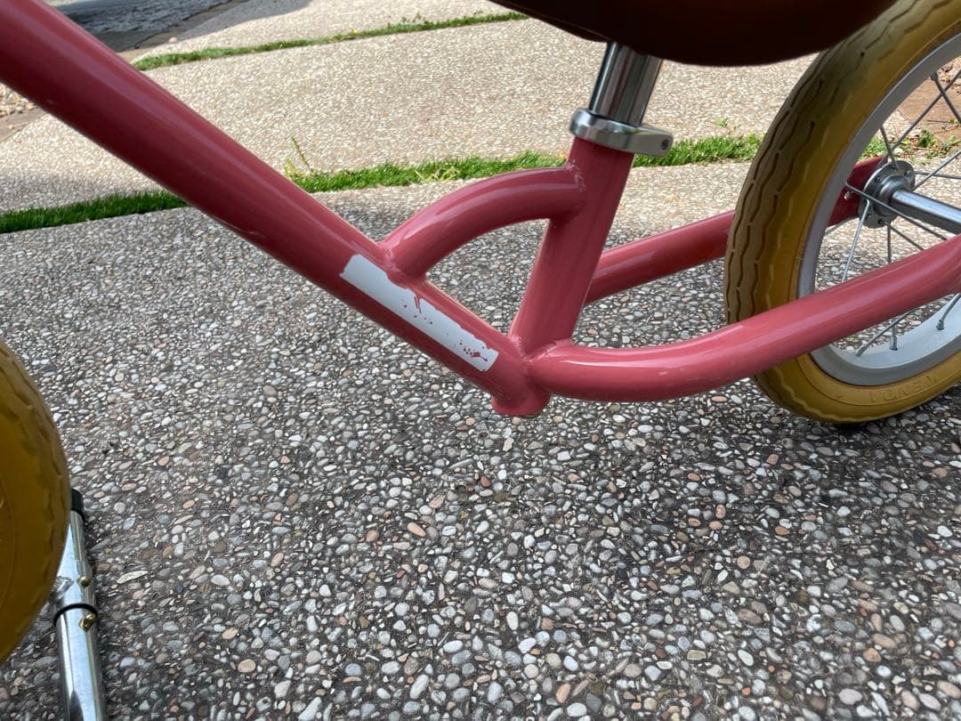 tokyo bikepaddle12インチモモ色、バイクスタンド、ヘルメット付き