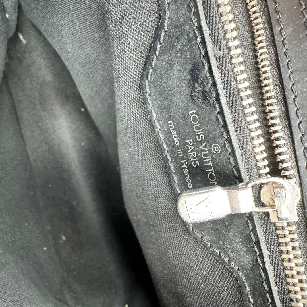 LOUIS VUITTON タイガ　メッセンジャーバッグ　ブラック　レザー