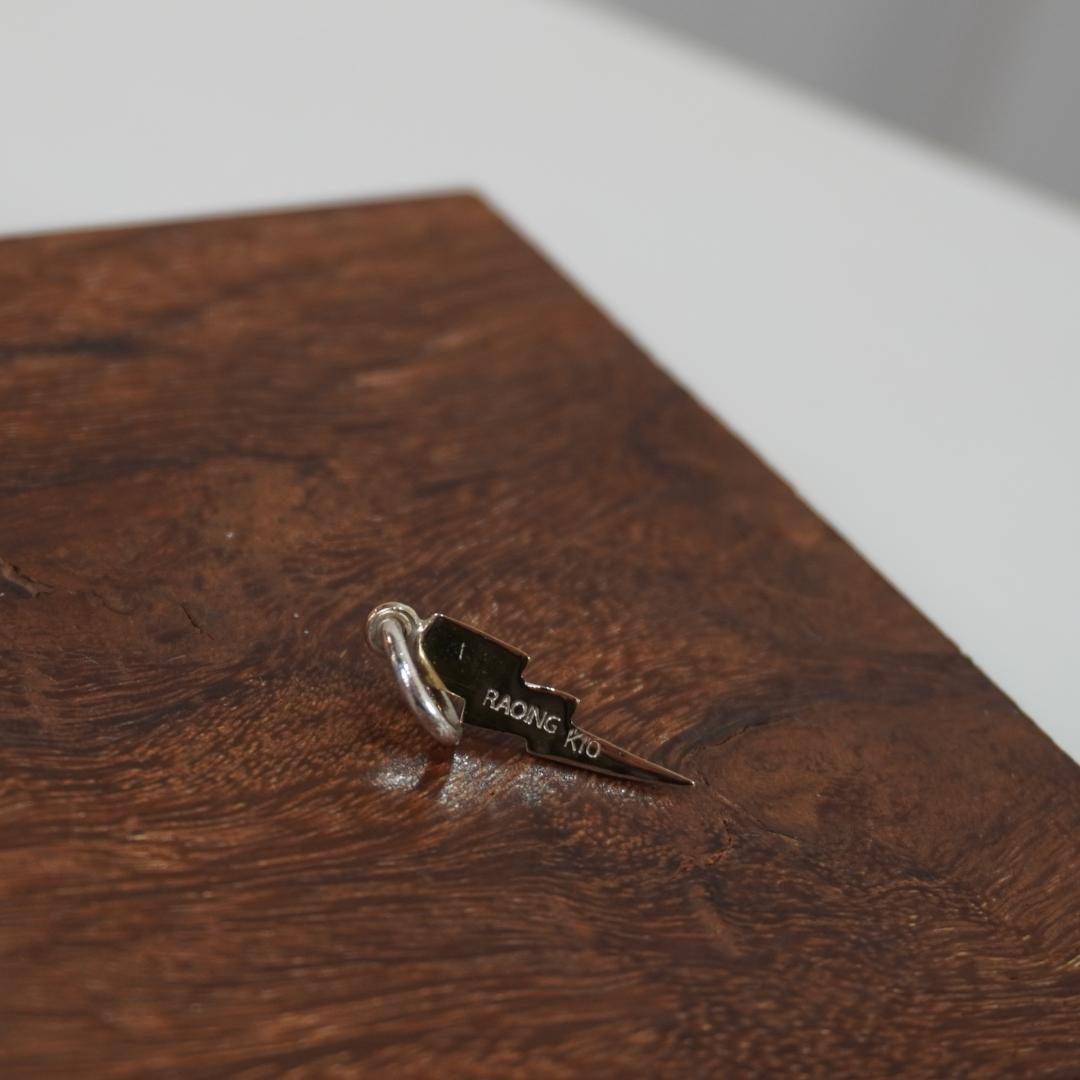 ◇RAOING◇ネックレス　トップのみ　　閃光　Ｋ10　flash