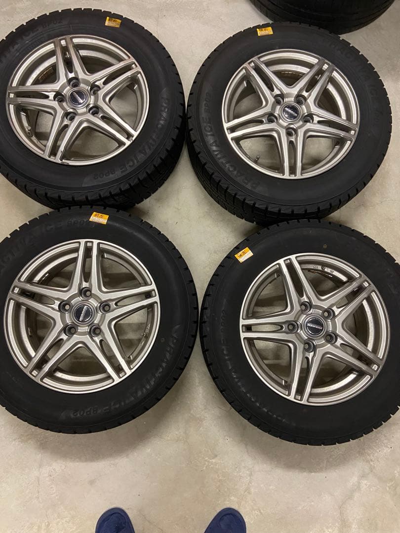 送料込み　15インチ　スタッドレスタイヤとホイールセット