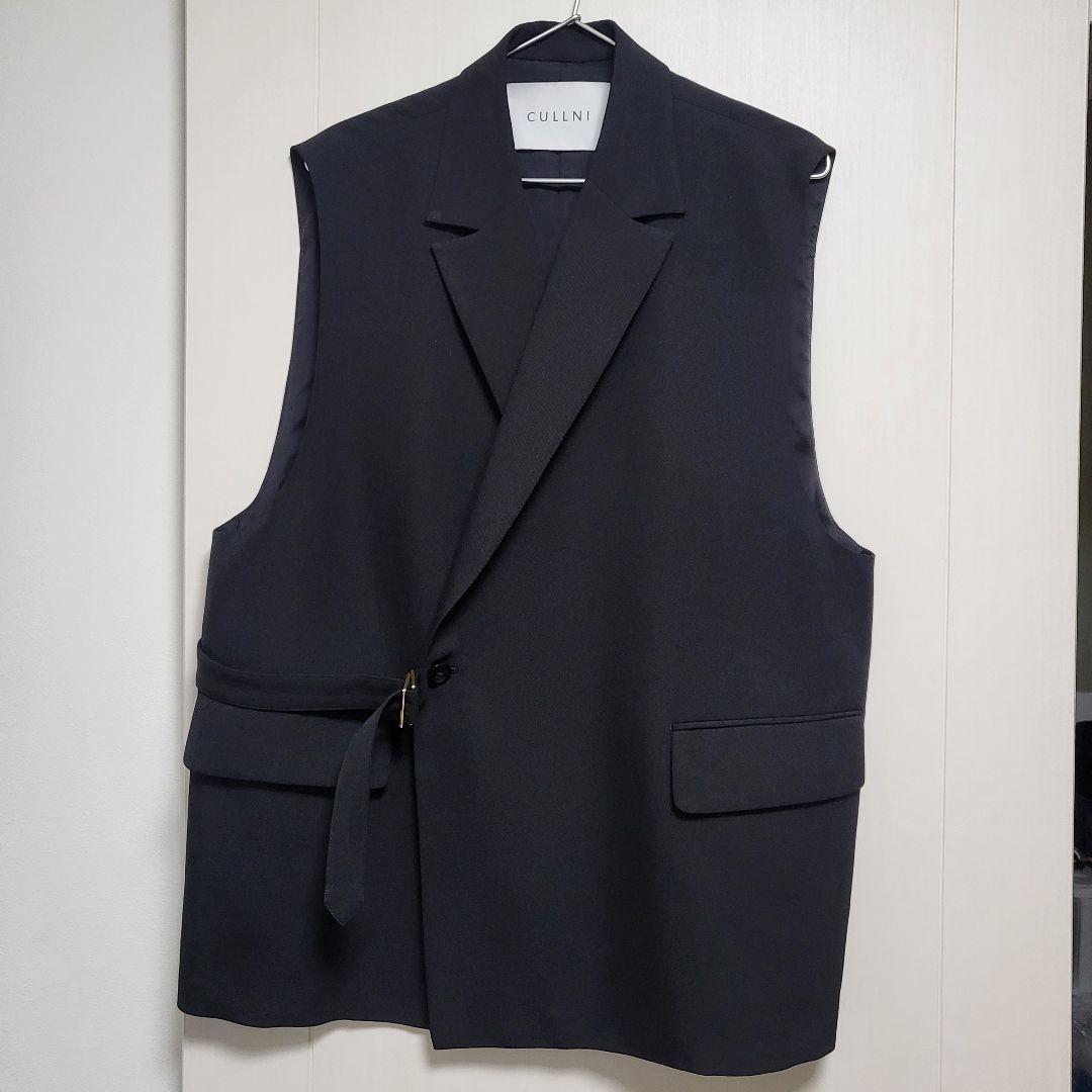 美品 クルニ 23SS タイロッケンノースリーブジャケット　黒1