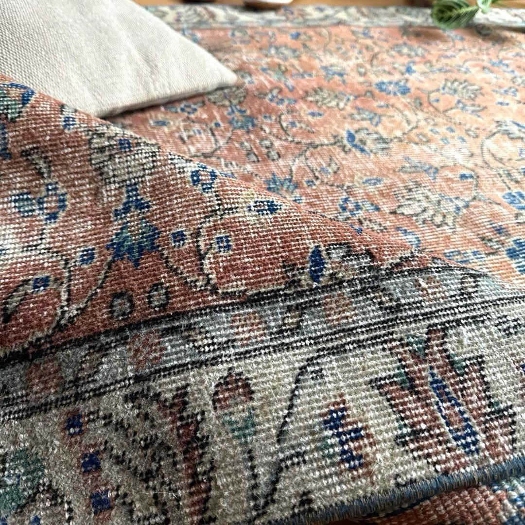 大判133×241ピンクベージュ　青い花　ボタニカル　トルコヴィンテージラグ
