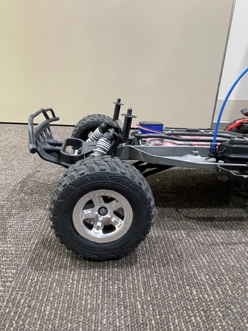 traxxas shlash 送料込みにしたのでお値段上がりました