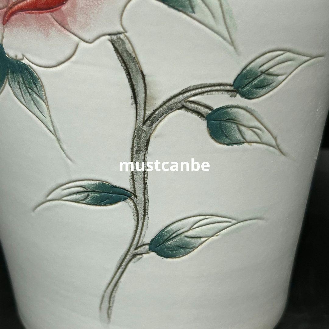 景徳鎮 手画刻彫花瓶 挿花器 装飾品 現代工芸品 美術品 置物