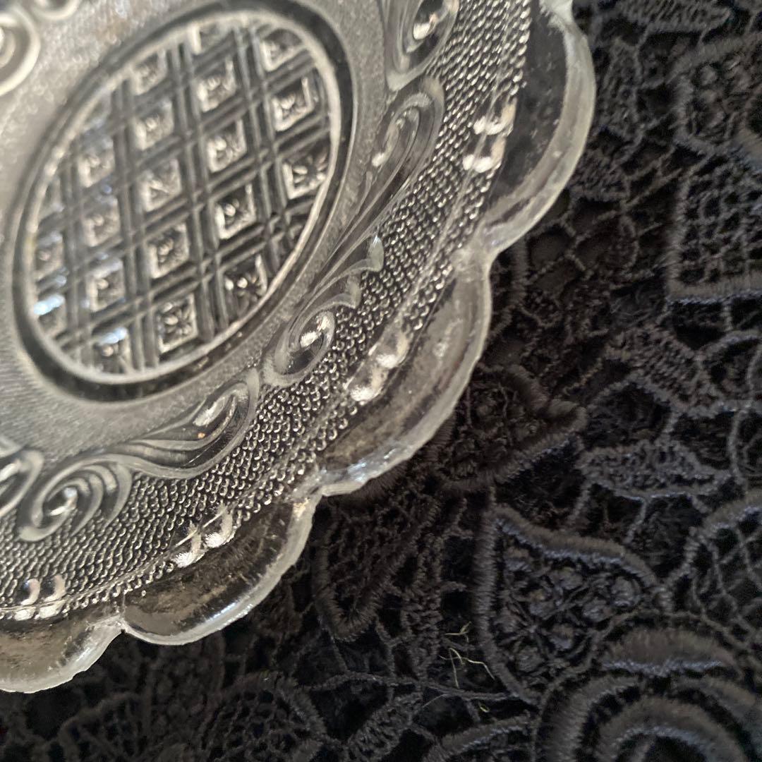 アンティーク】明治骨董　レースカット プレスガラス唐草紋様ウランガラス22㎝