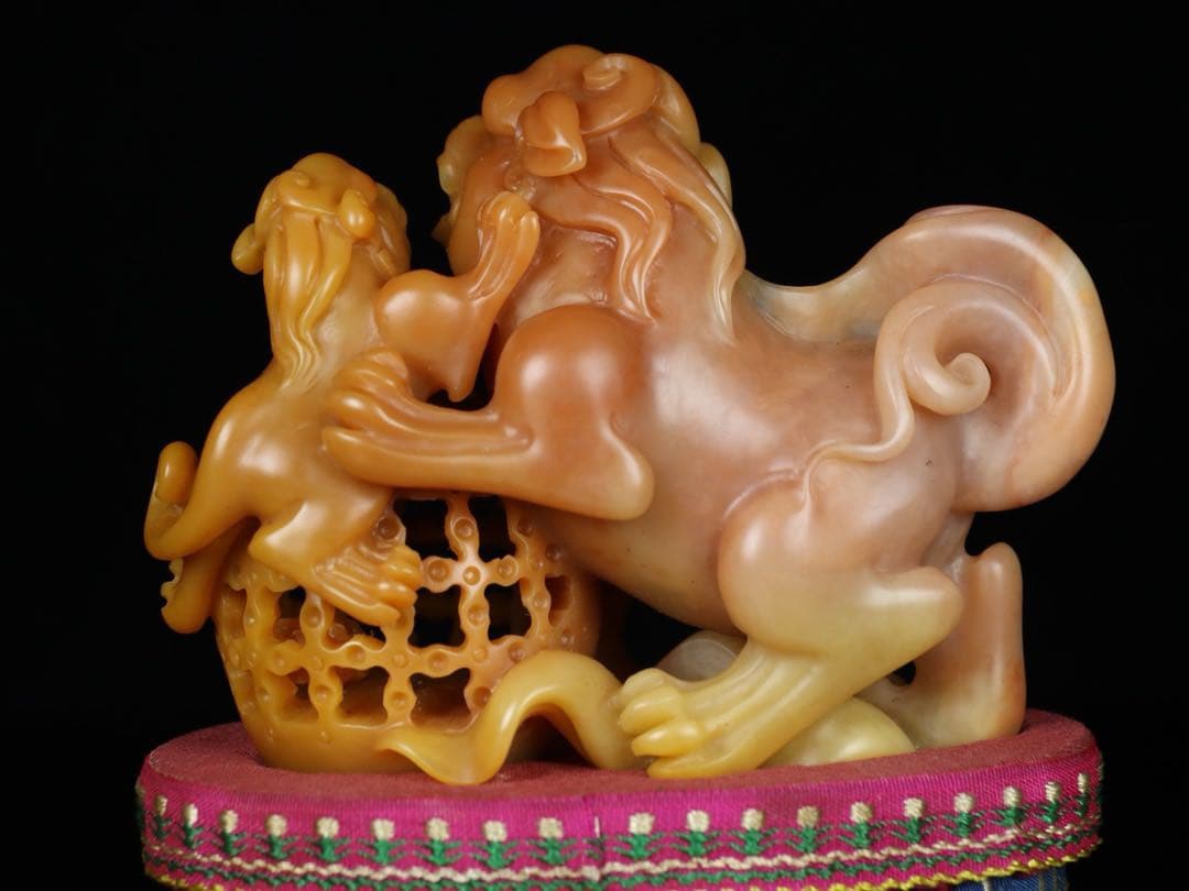 天然　寿山石 獅子・親子　透かし細工 極彫刻　置物　アンティーク　時代物