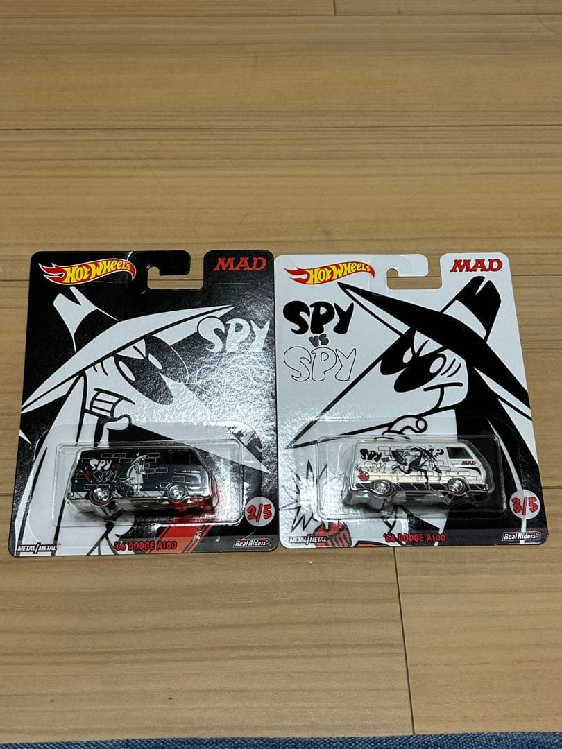 ホットウィール　ポップカルチャー Spy vs Spy 2台セット