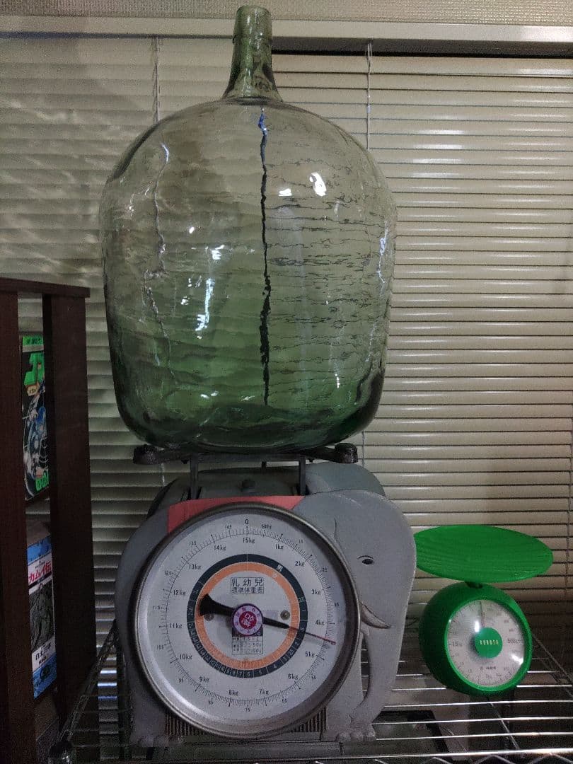 特大瓶　デミジョンボトル　グリーン　昭和レトロモダン　かわいいガラス瓶　ガラス製