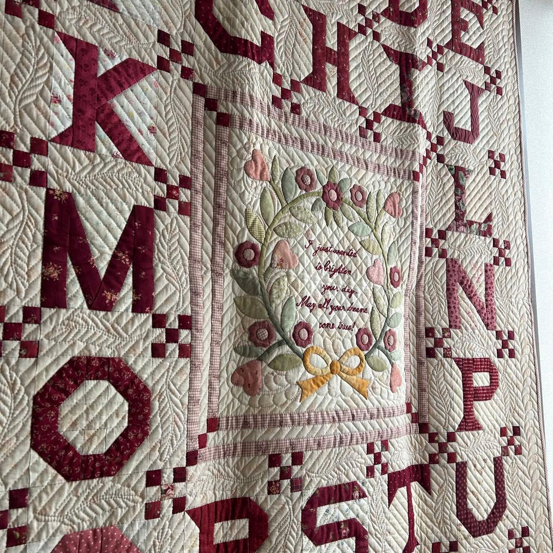 ハンドメイド パッチワークアルファベットと花のメッセージキルト