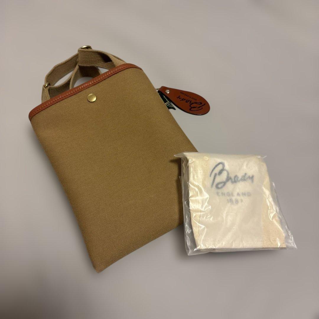 Brady サコッシュ