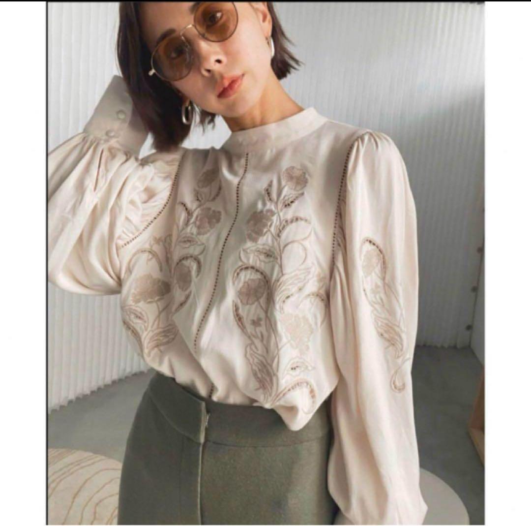 トップス LADY EMBROIDERY PUFF BLOUSE Ameri
