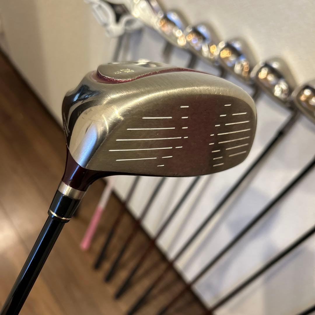 マックテッレディースL 11本　右利き　可愛いキャディバッグ 付き　ゴルフセット