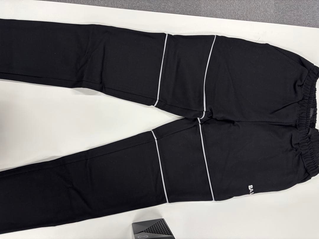 BALR. 黒ジャージパンツ ホワイトライン