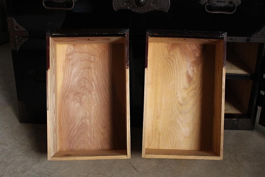 綺麗な時代庄内箪笥　扉付き