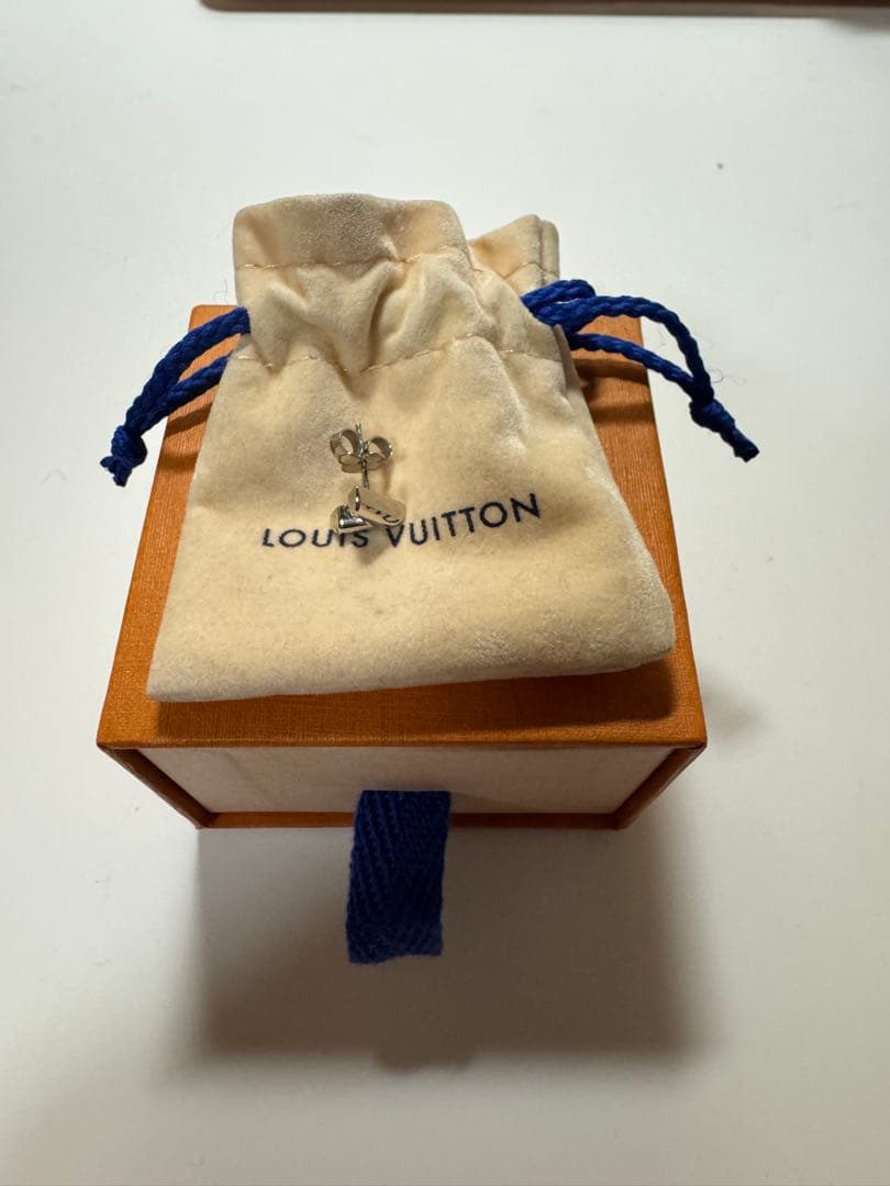 ピアス・エセンシャル V（片耳用)